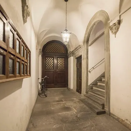 J's Borgo San Jacopo شقة *
